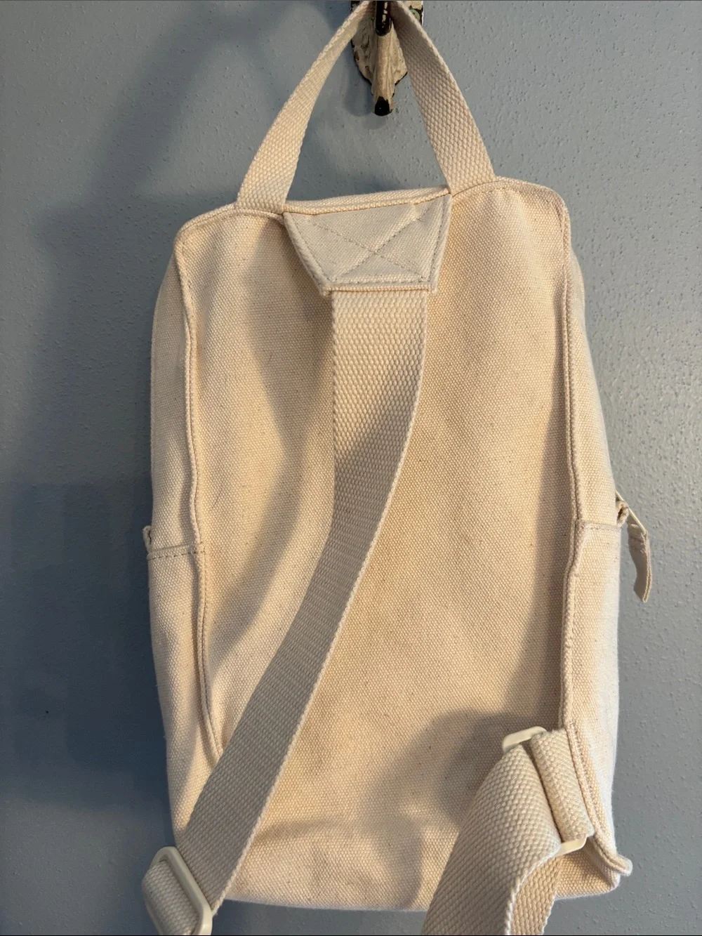 Levi's Cream Canvas Zip Sling Bag